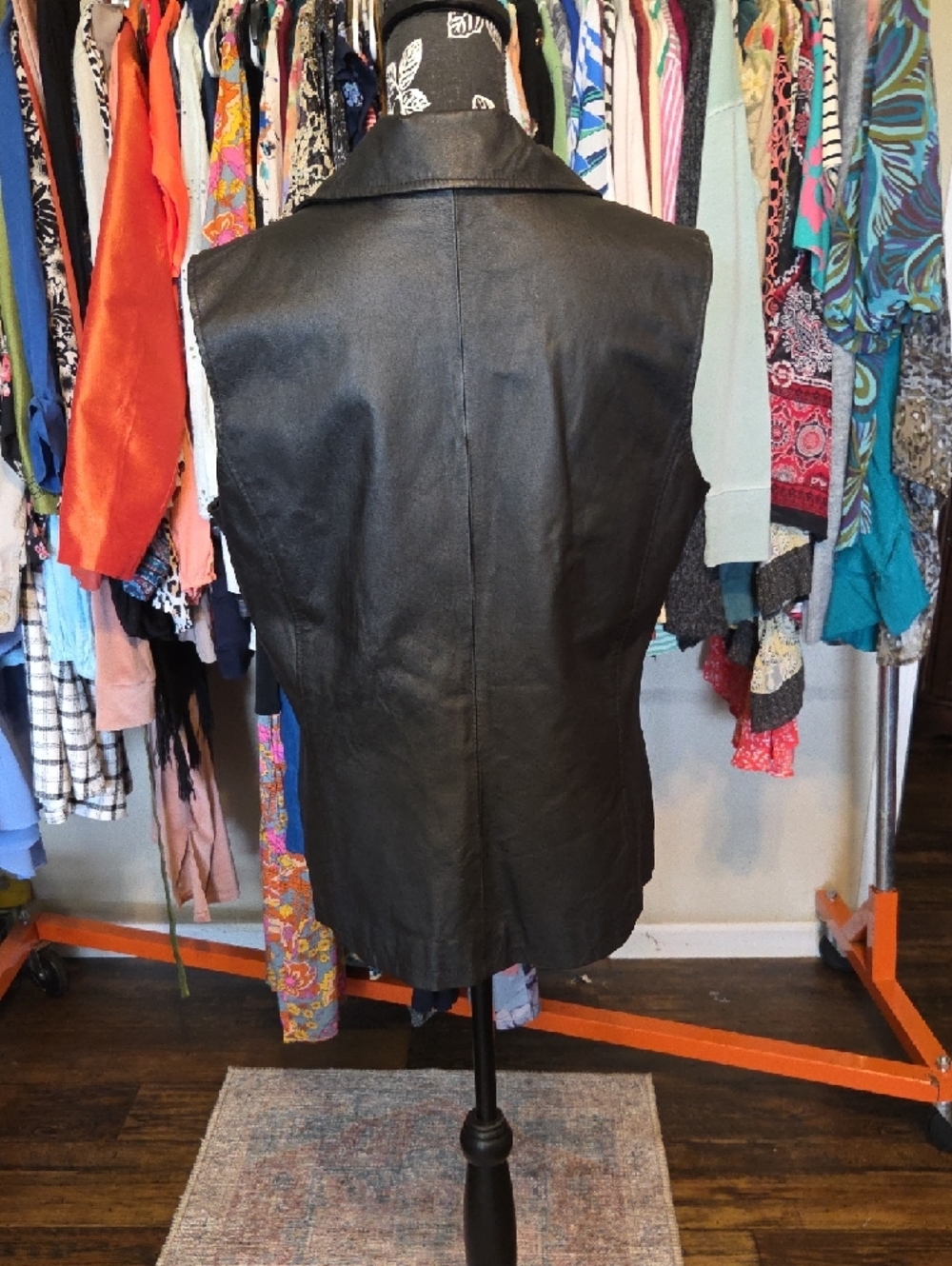 Sleeveless Black Leather Zip Vest for Women - Picture 5 of 7